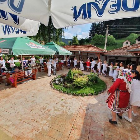 Yagodina Family Hotel エクステリア 写真
